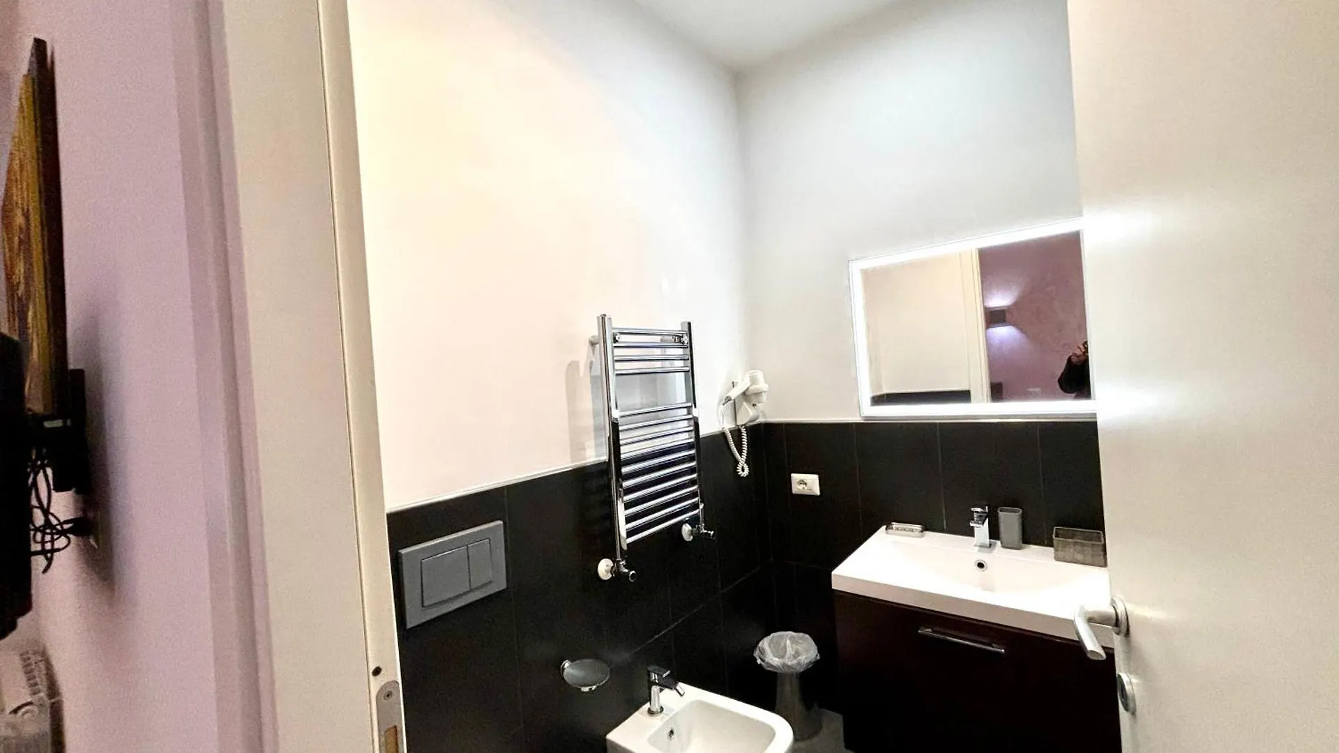 Chroma Italy - Chroma Tessera Bed & Breakfast Rome